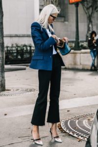 how to wear flared jeans in .500x0c