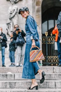 how to wear flared jeans in .500x0c