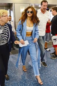 CELEBRITY APPROVED WAYS TO STYLE YOUR JEANS! image 3